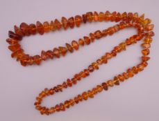 An amber necklace. Approximately 84 cm long.