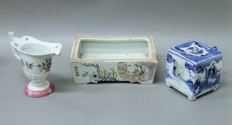 An 18th/19th century Chinese porcelain planter,