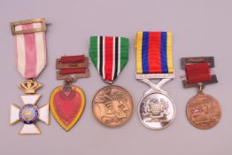 A quantity of various foreign medals.
