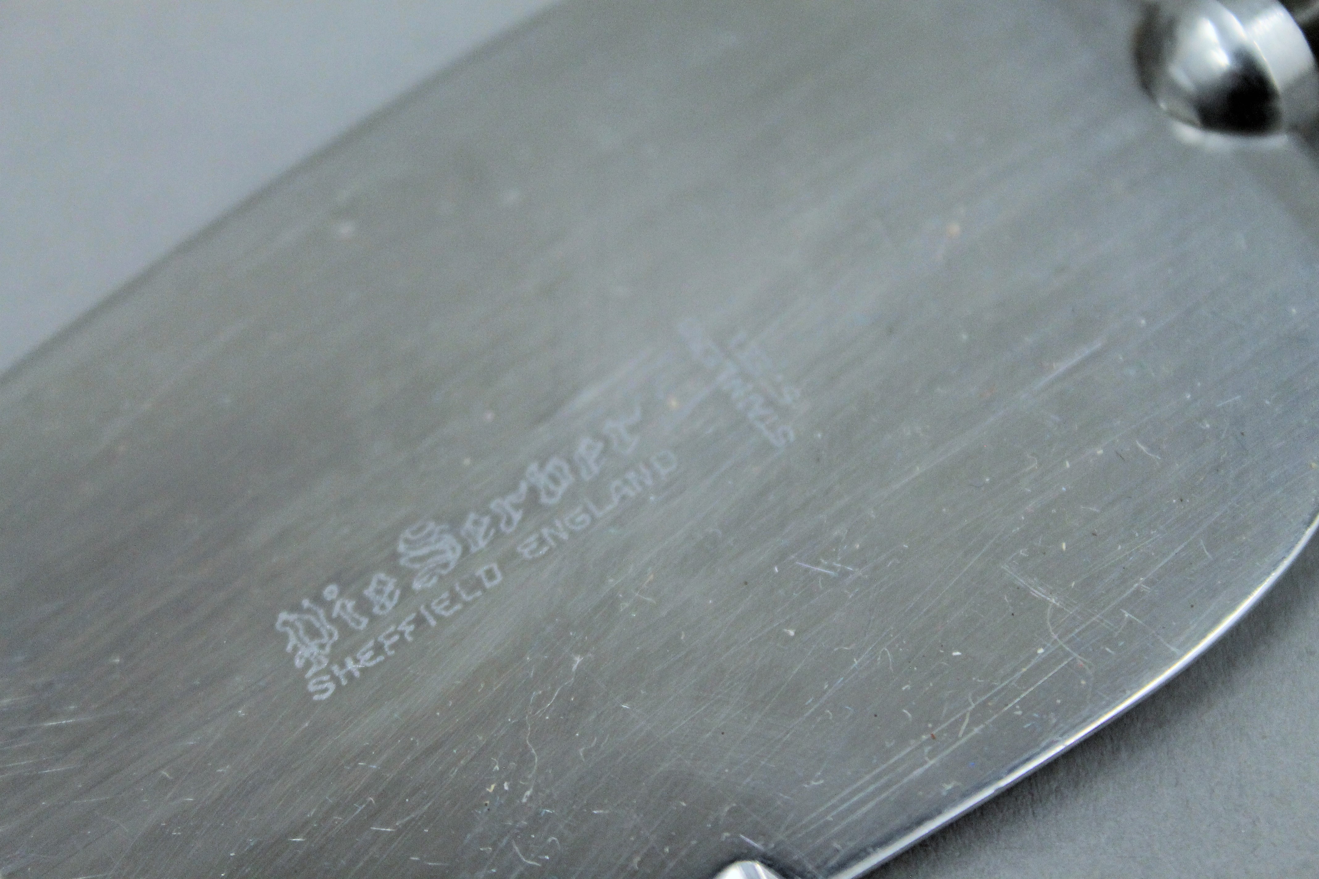 A silver handled cake knife. - Image 4 of 5