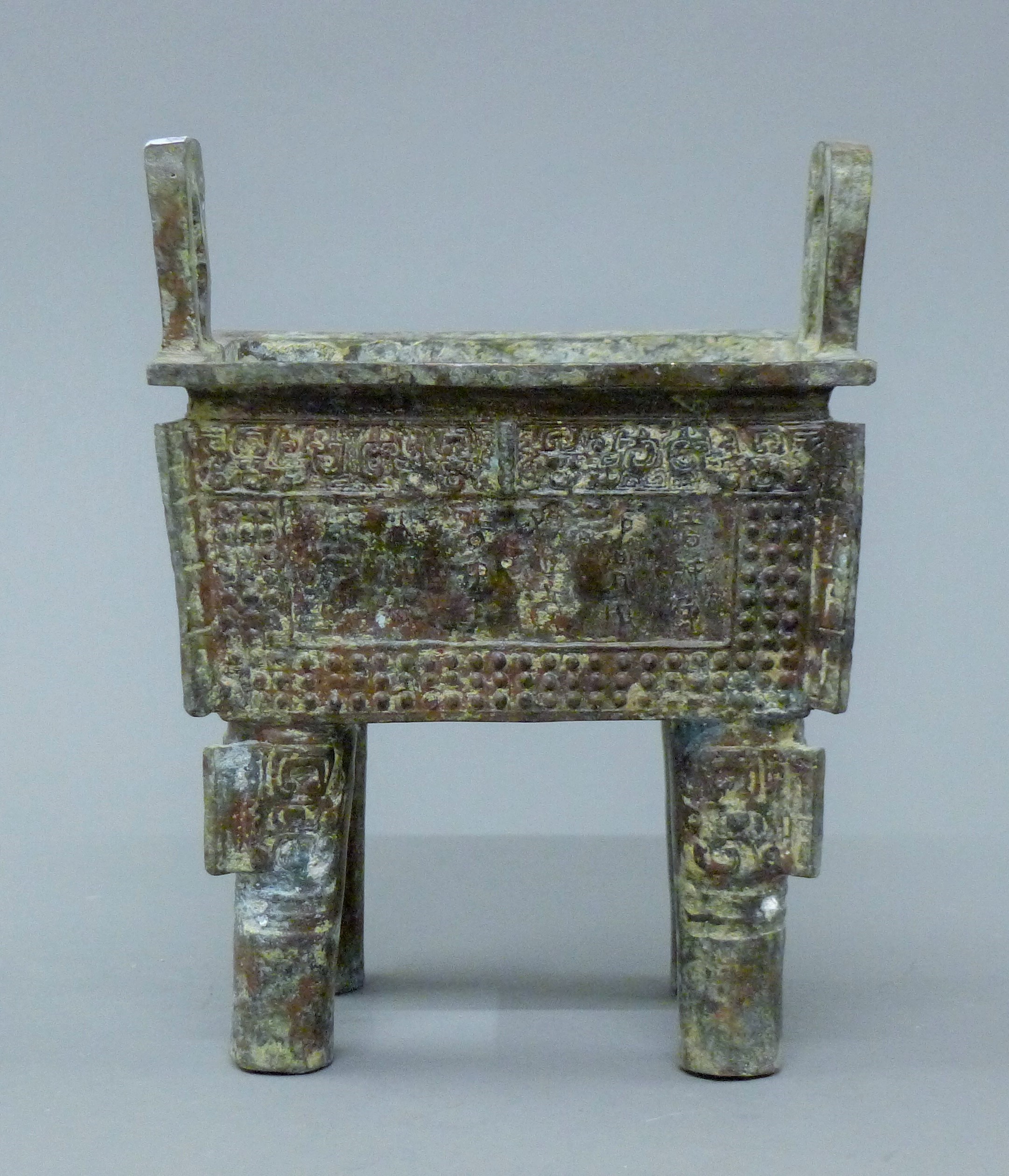 A bronze archaic koro. 18 cm wide. - Image 2 of 4