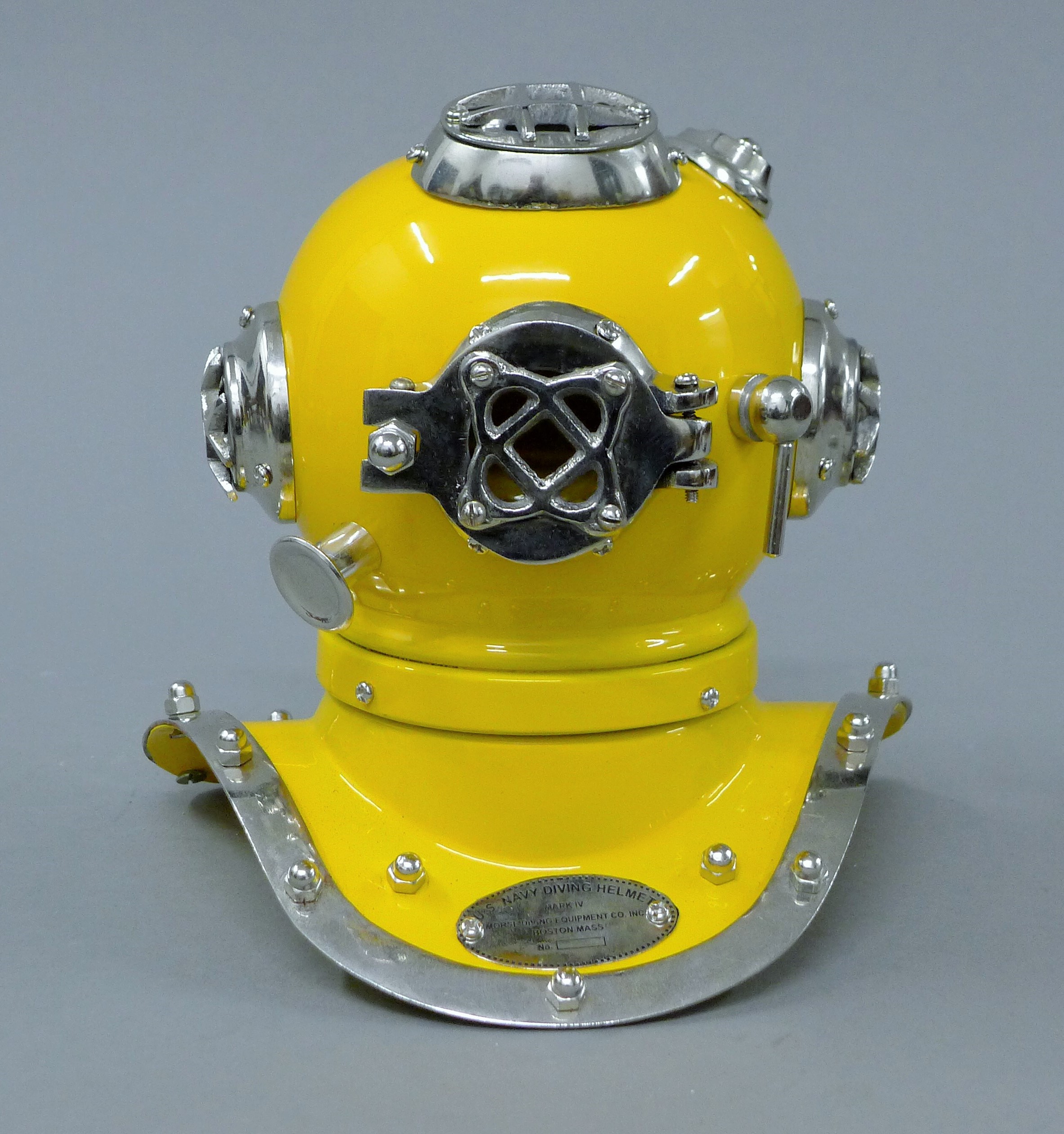 A miniature yellow diver's helmet. 18 cm high. - Image 2 of 3