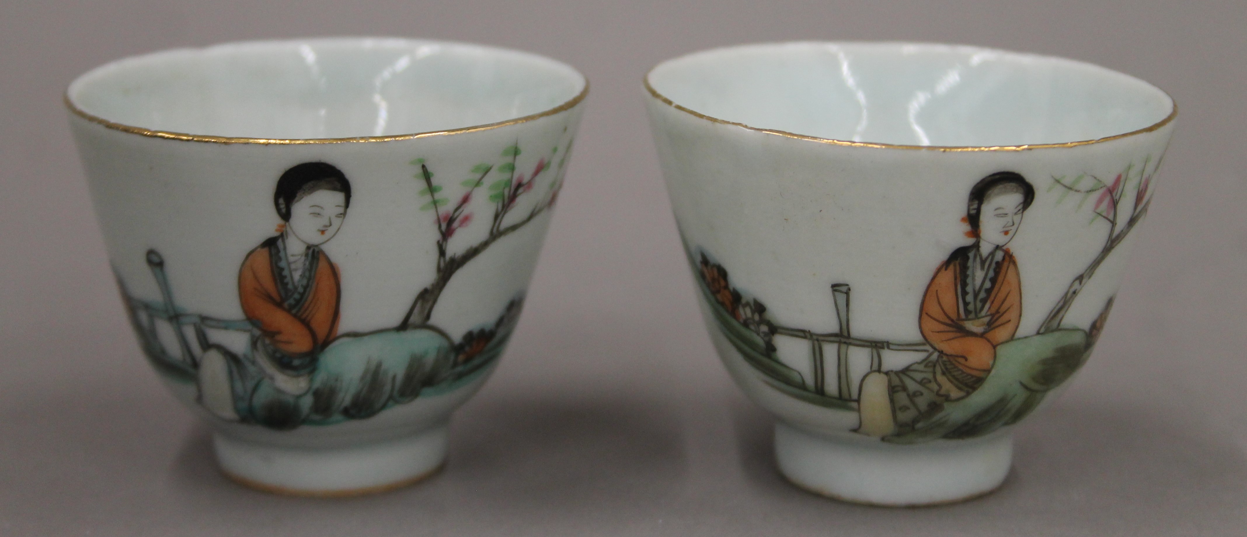 A late 19th/early 20th century Chinese teapot and two tea bowls, housed in a basket. - Image 6 of 11