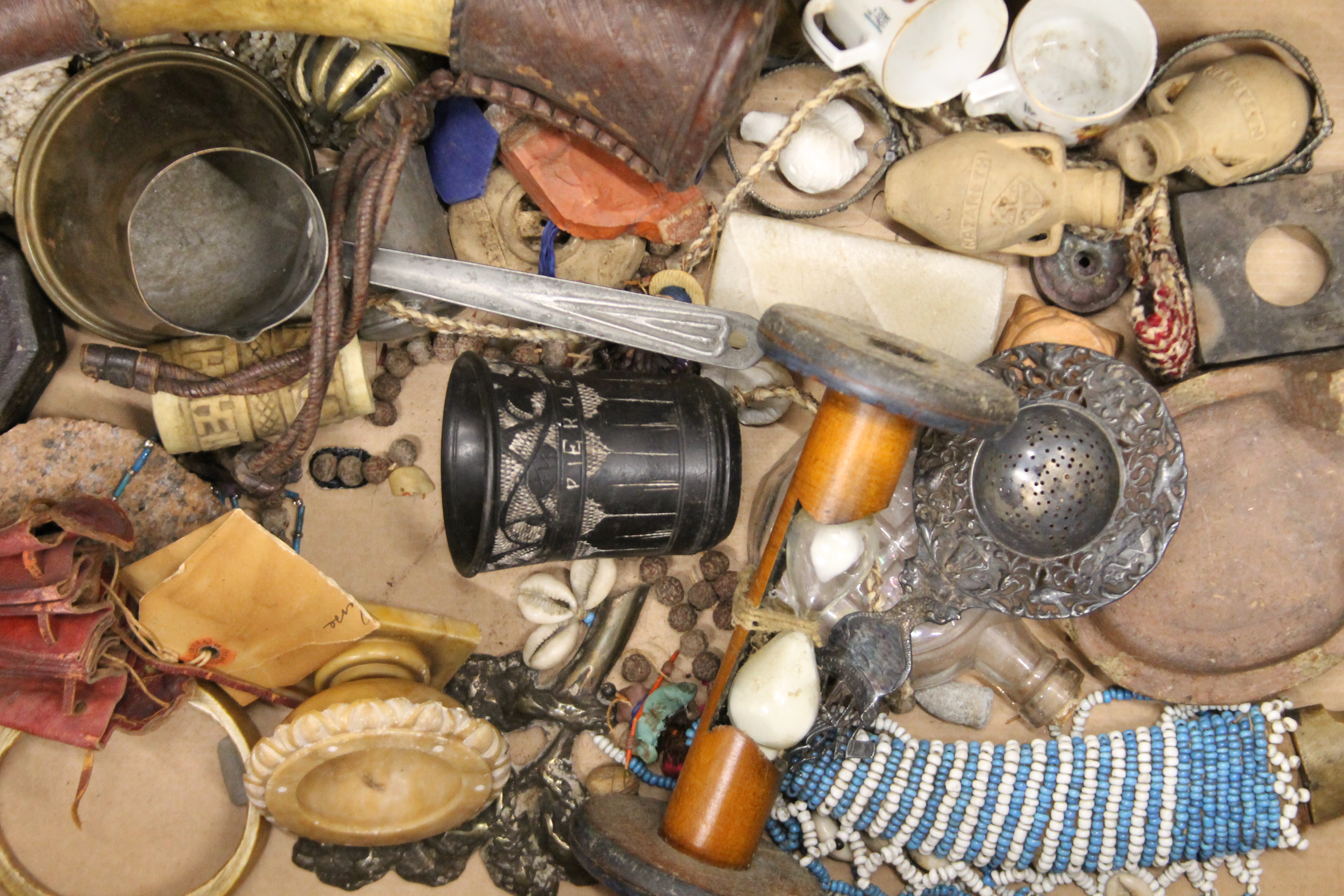 A quantity of various miscellaneous Eastern items.