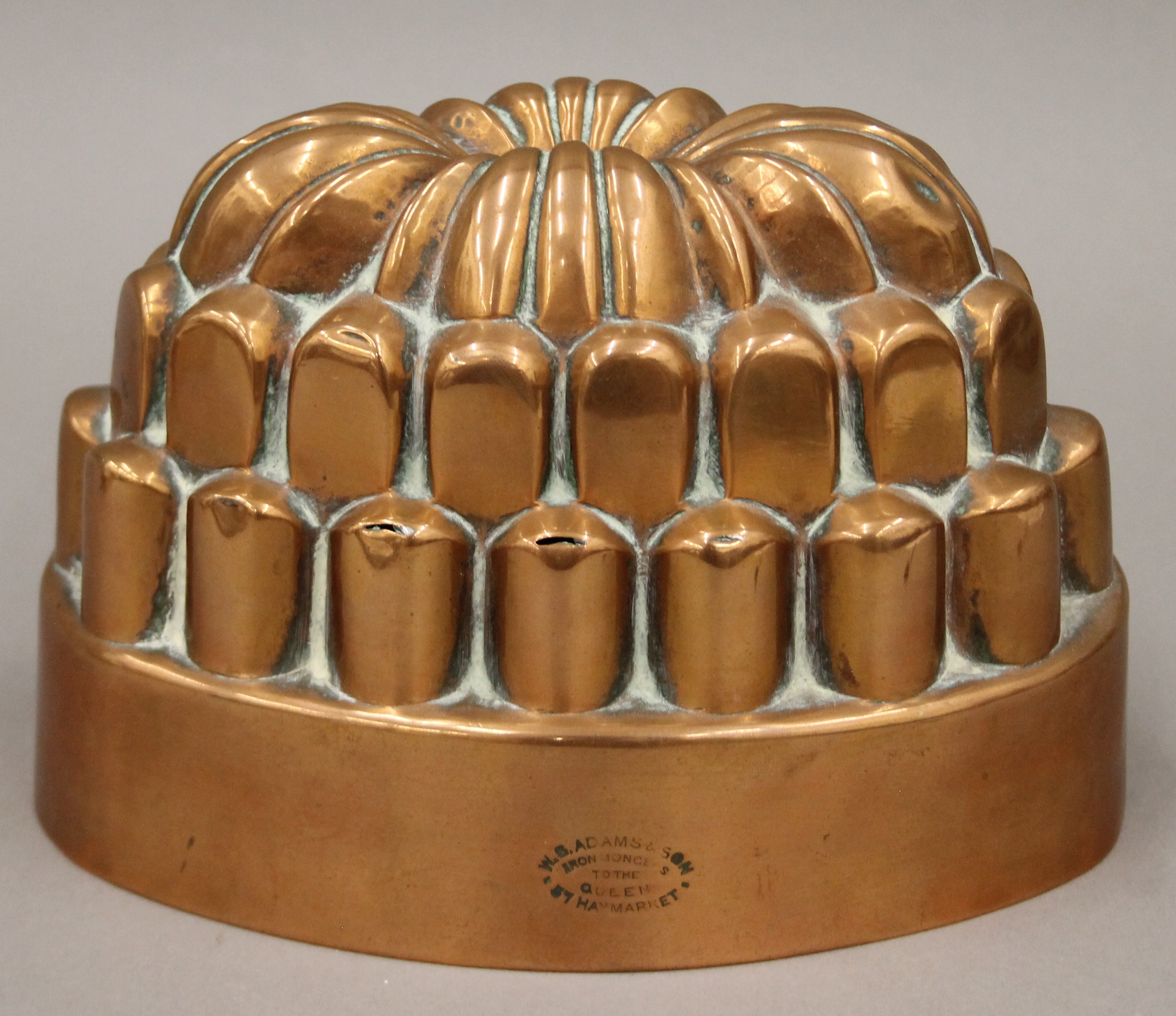 A Victorian copper jelly mould. 16.5 cm long.