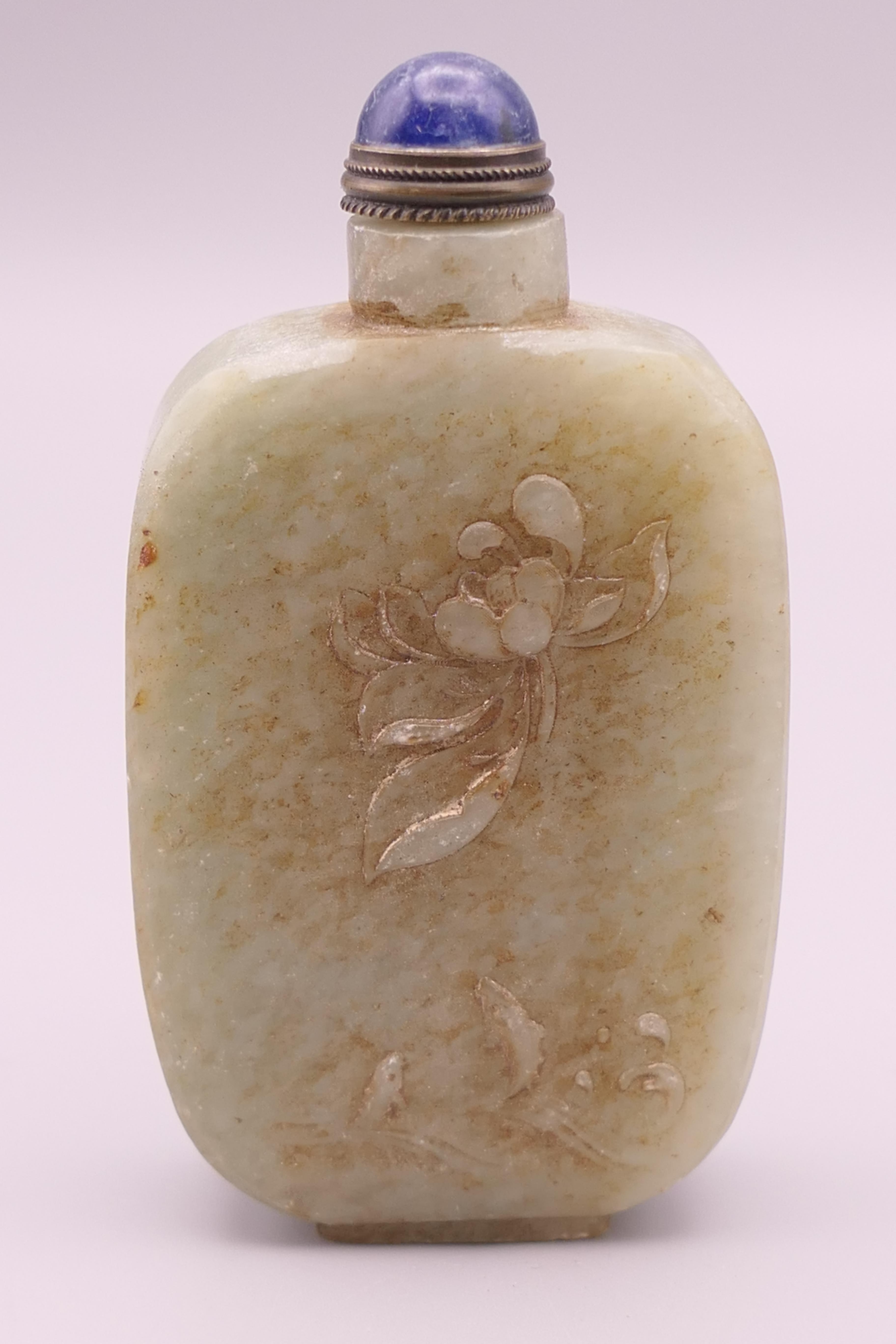 A jade snuff bottle. 7.5 cm high. - Image 2 of 5