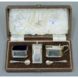 A Walker & Hall cased silver cruet set (lacking one liner). 183.7 grammes.