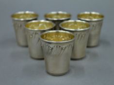 A set of six French silver liqueur cups. 4 cm high. 105.6 grammes.