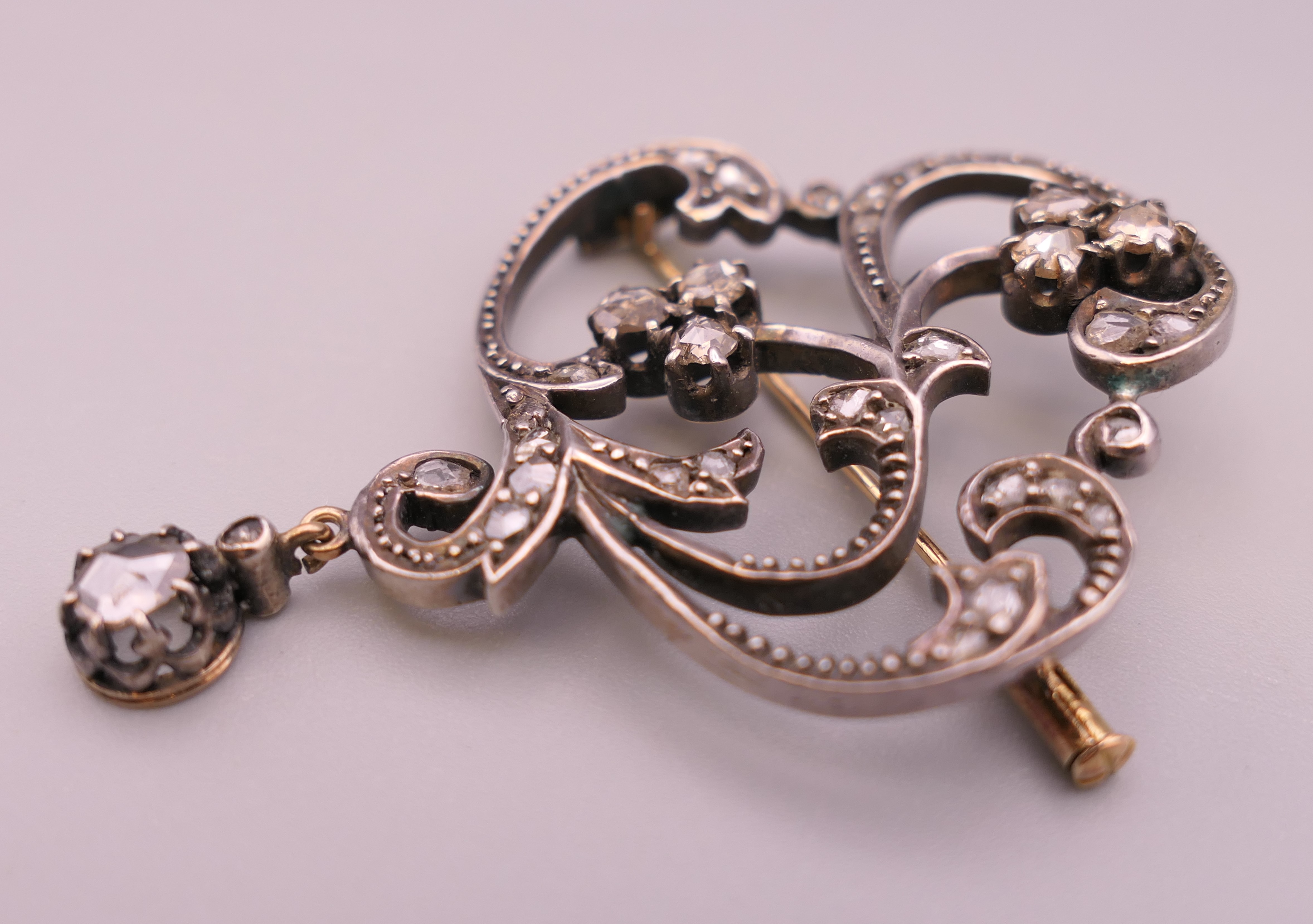 An antique diamond brooch/pendant with gold and silver setting. 5 cm high. - Image 3 of 5