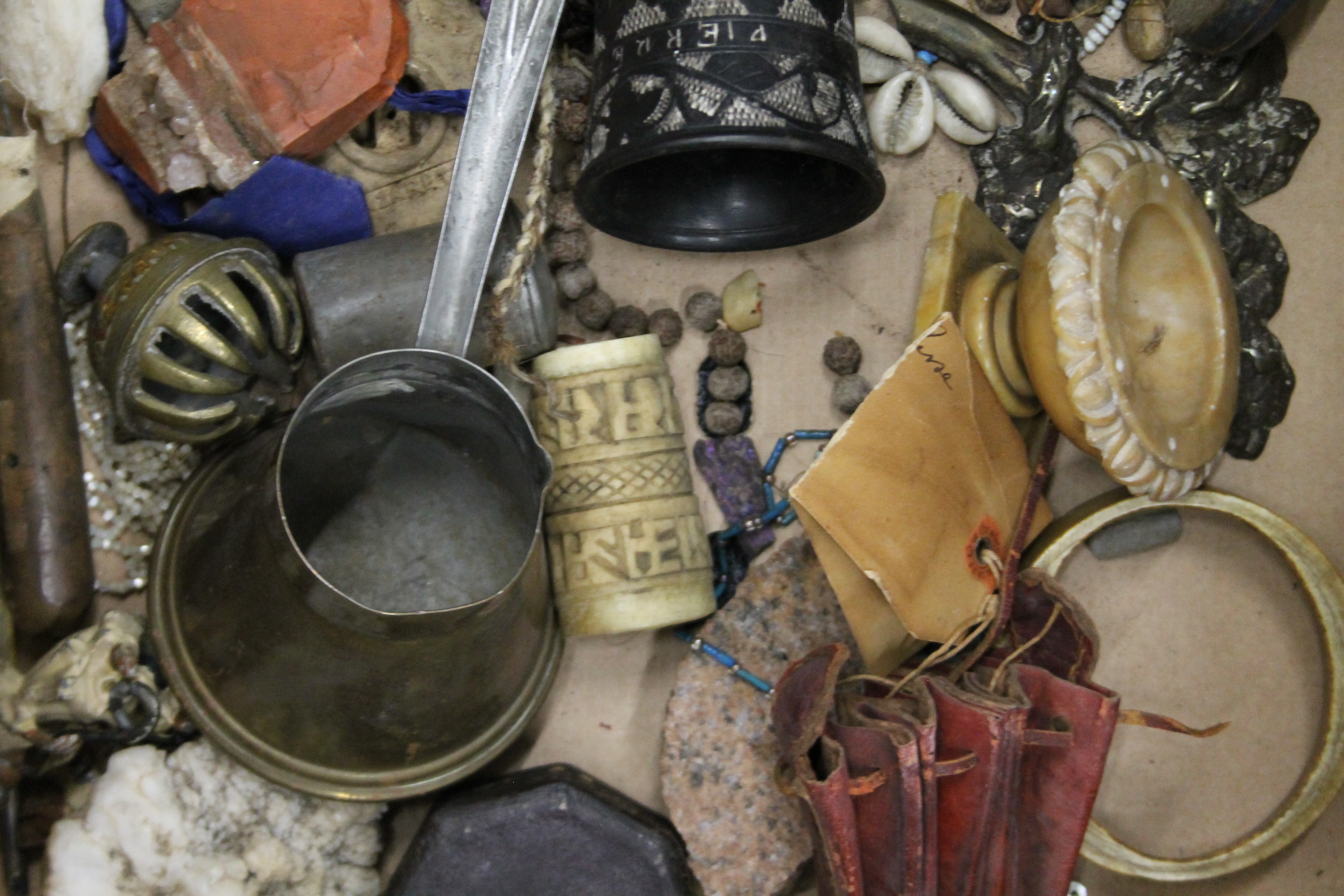 A quantity of various miscellaneous Eastern items. - Image 2 of 3