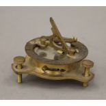 A brass compass. 8 cm wide.