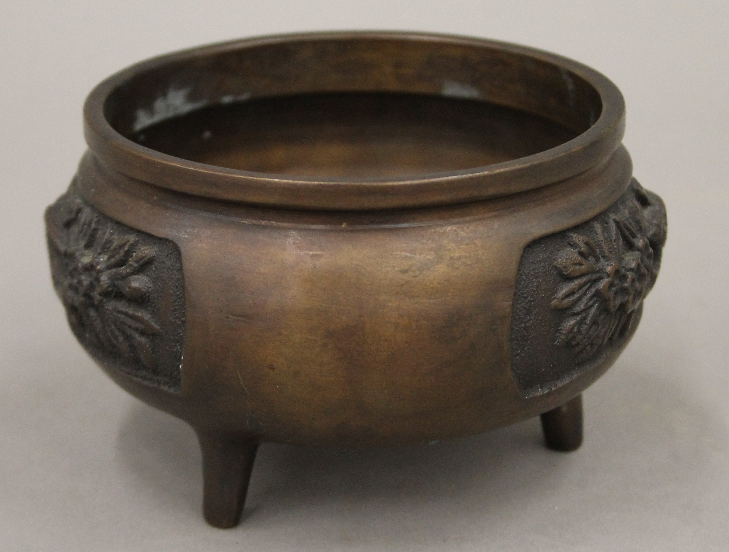 A Chinese bronze censer. 11 cm diameter.