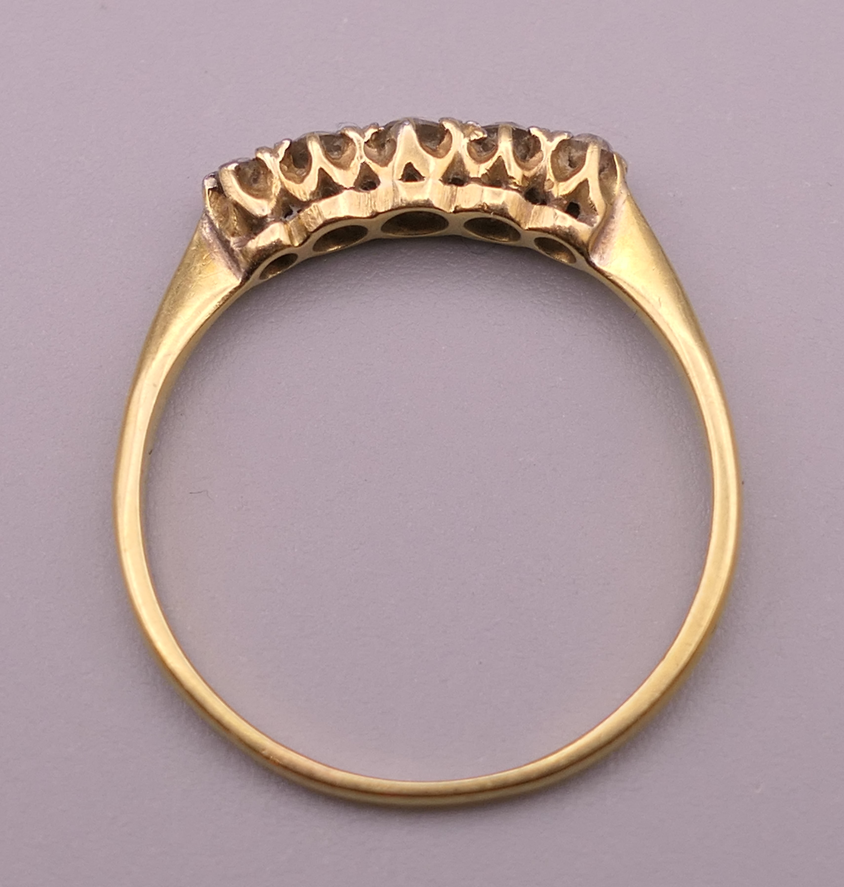 An 18 ct gold five stone diamond ring. Ring P/Q. 1.9 grammes total weight. - Image 2 of 5