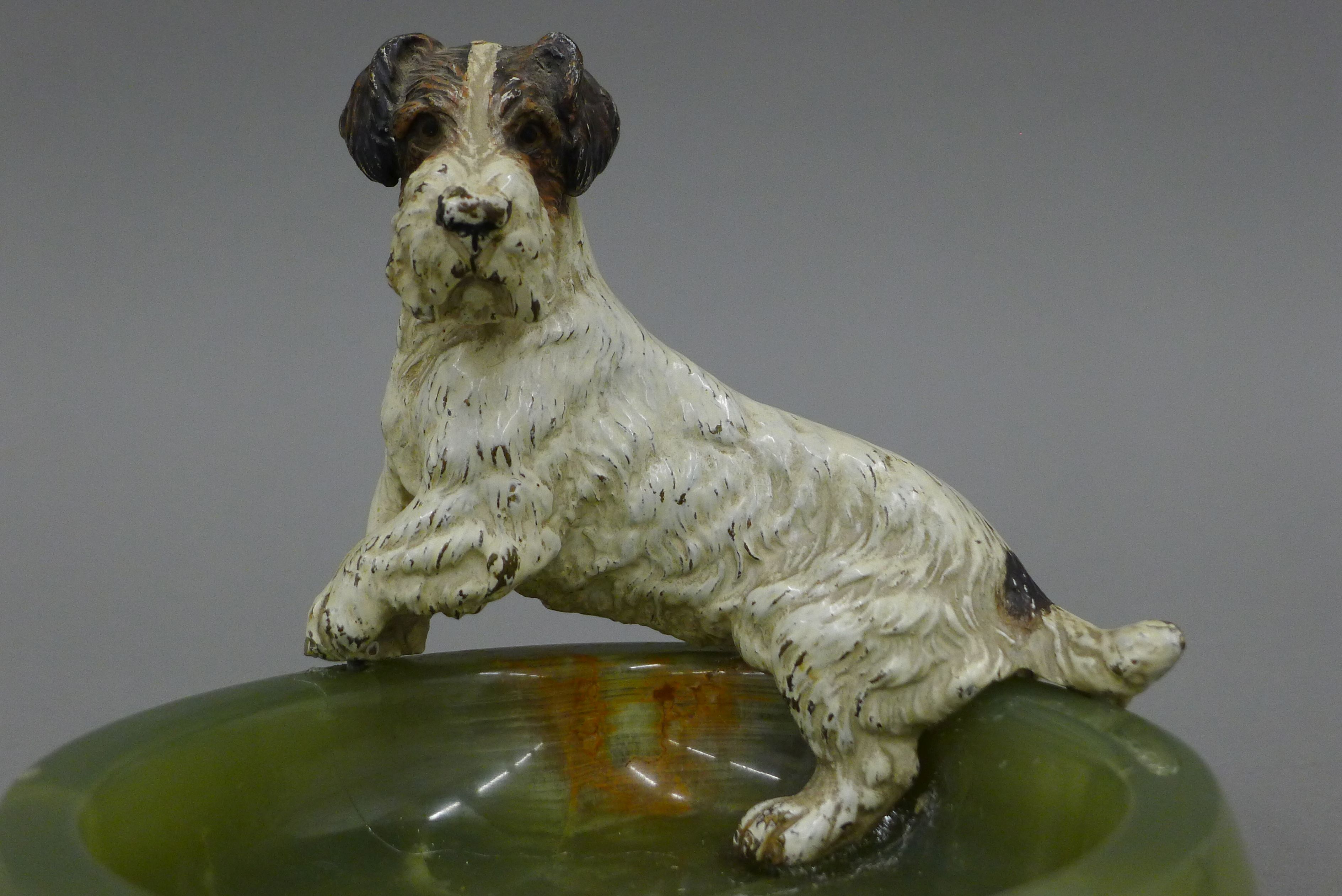 An onyx ash tray surmounted with a cold painted model of a terrier. 12 cm high overall. - Image 4 of 4