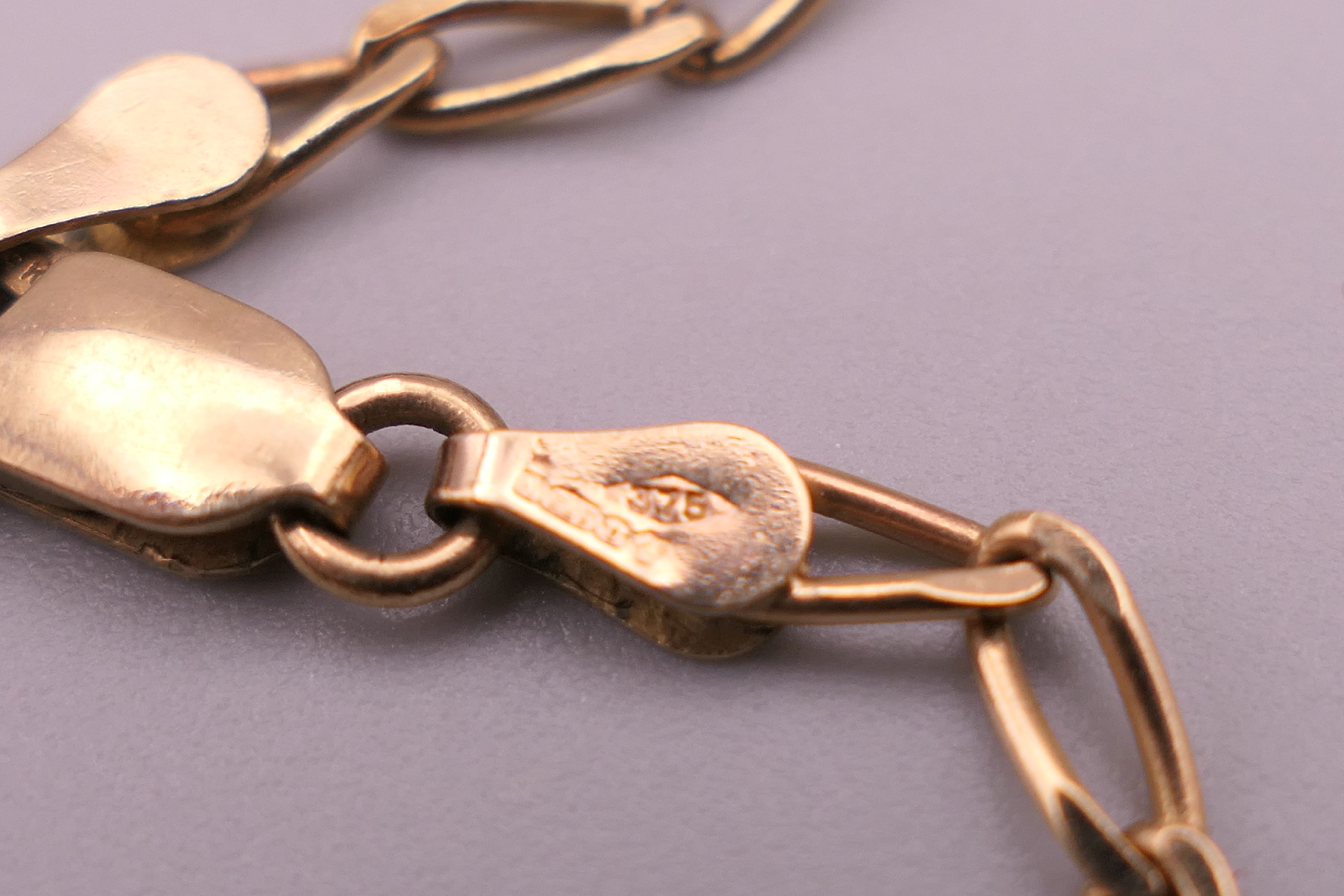 A 9 ct gold chain. 62 cm long. 8.9 grammes. - Image 3 of 4