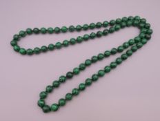 A malachite necklace. Approximately 92 cm long.