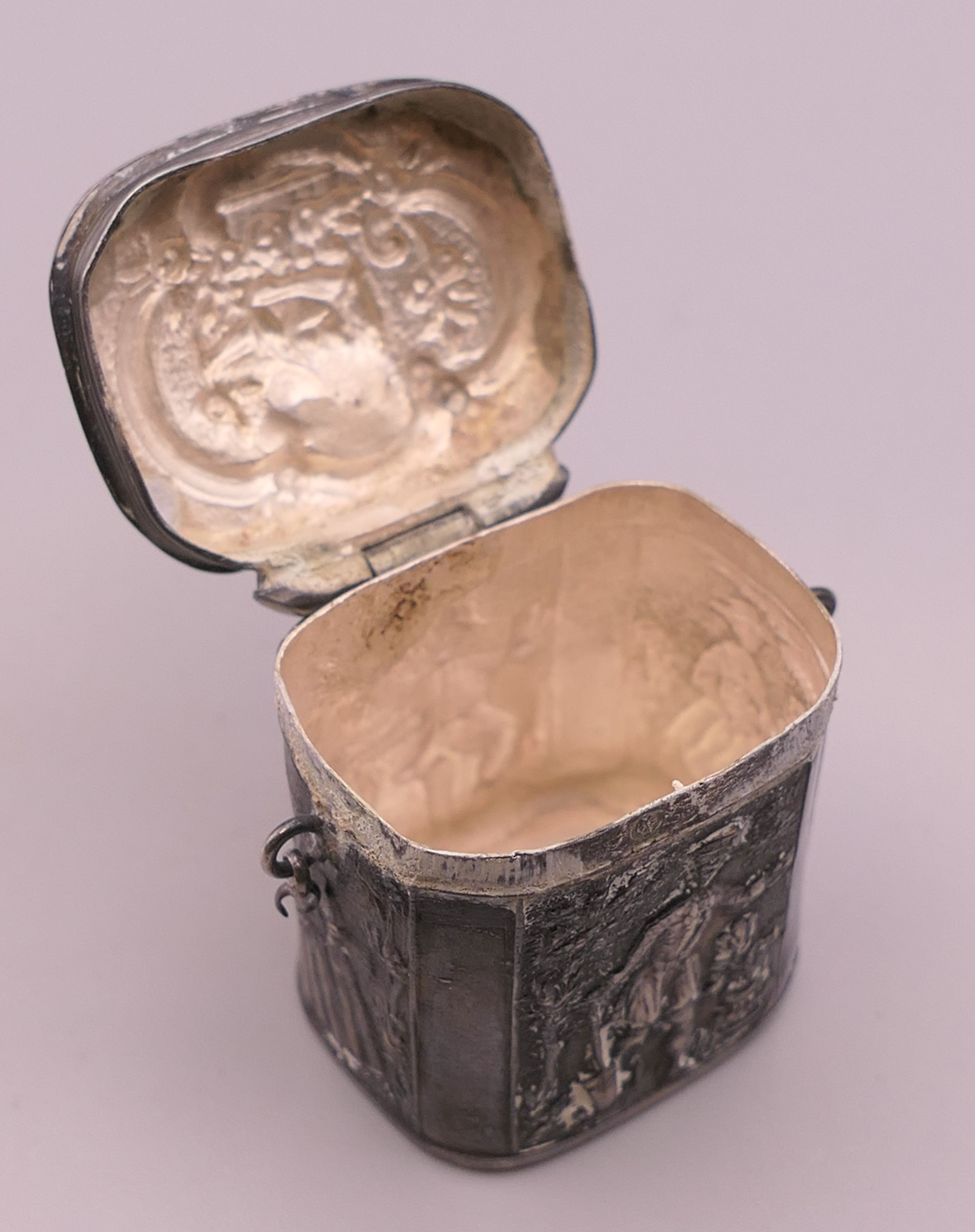 A 19th century Continental silver chatelaine box. 3 cm high. - Image 5 of 7