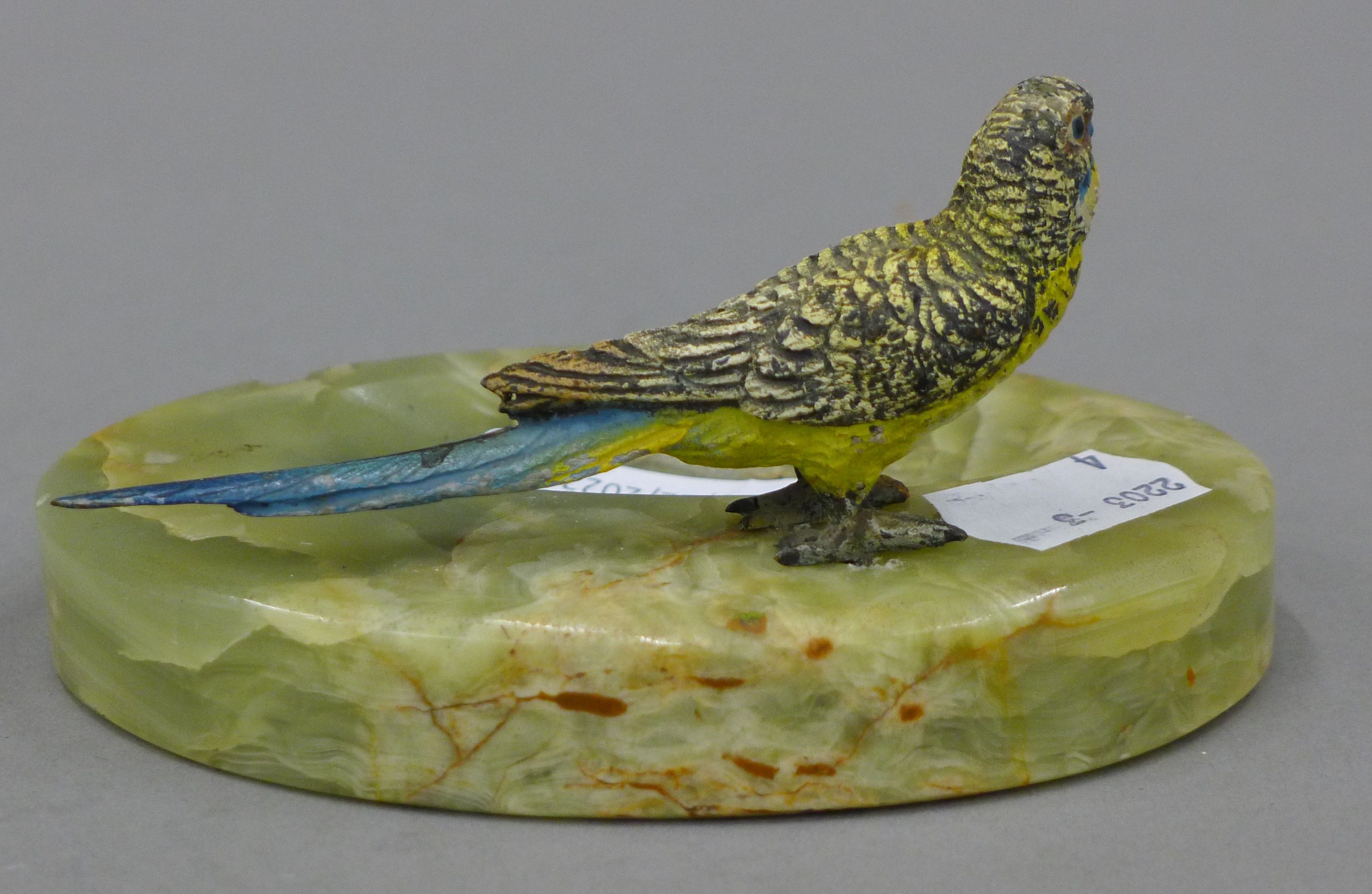 An onyx ash tray surmounted with a cold painted model of a budgerigar. 12 cm wide. - Image 2 of 3