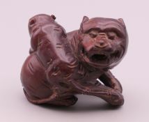 A dog-of-fo carving. 3.5 cm high.