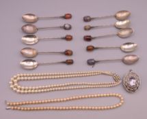 A quantity of silver spoons, pearl necklaces, etc. Teaspoons 11 cm long.
