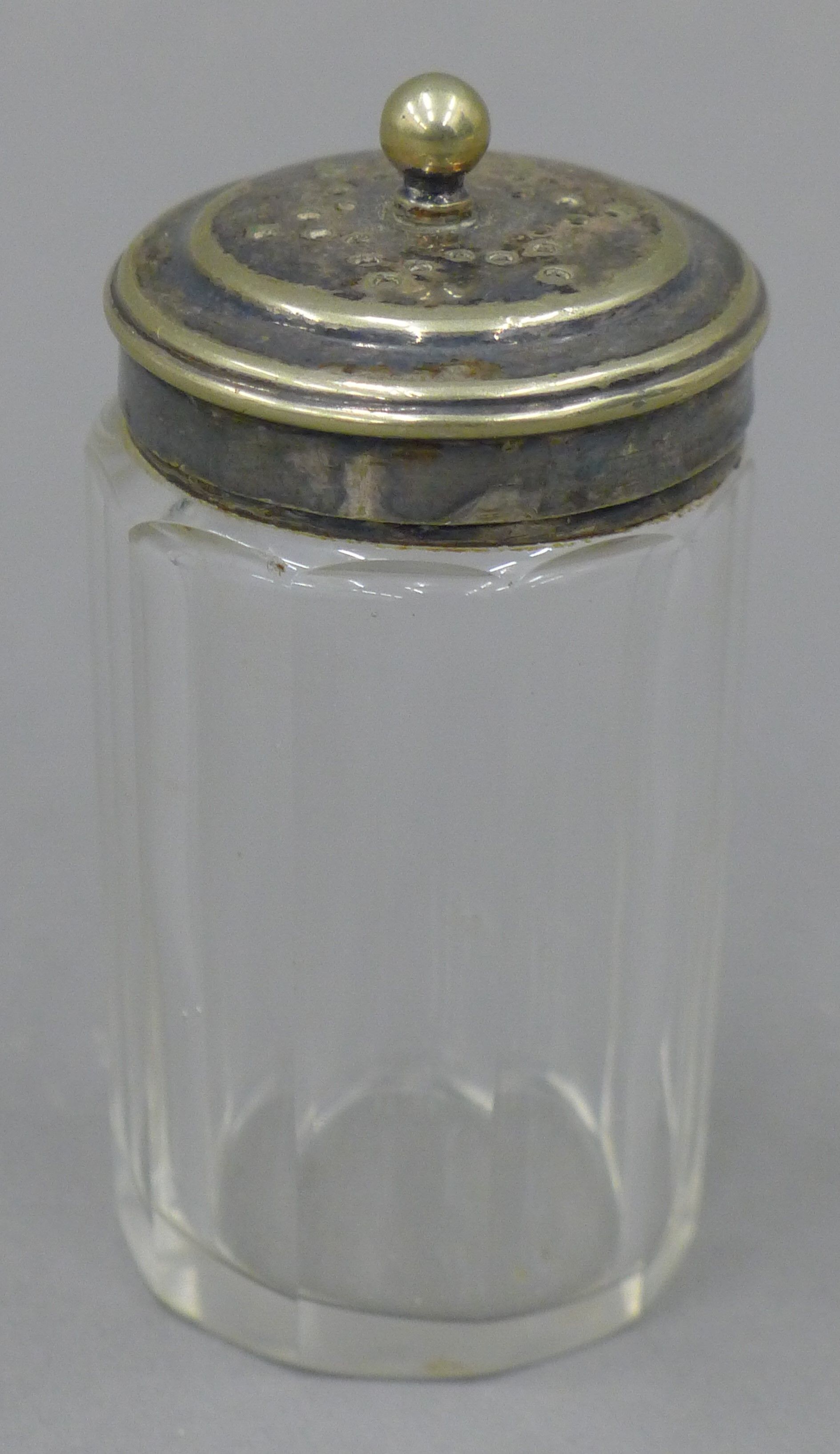 A quantity silver and silver plate topped scent bottles, dressing table jars, etc. - Image 4 of 8