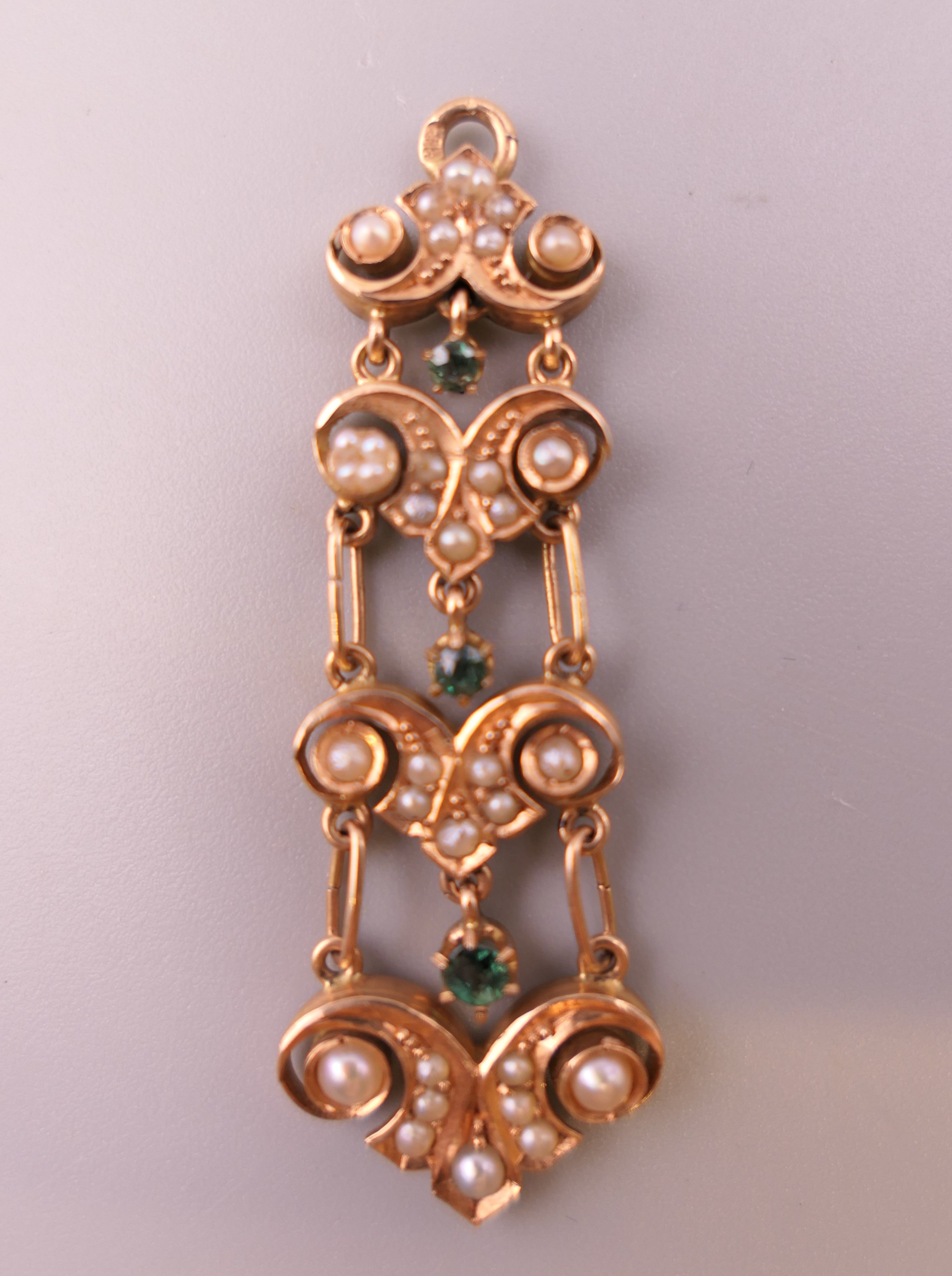 An Edwardian gold, emerald and seed pearl pendant. 4.5 cm high. 2.7 grammes total weight.