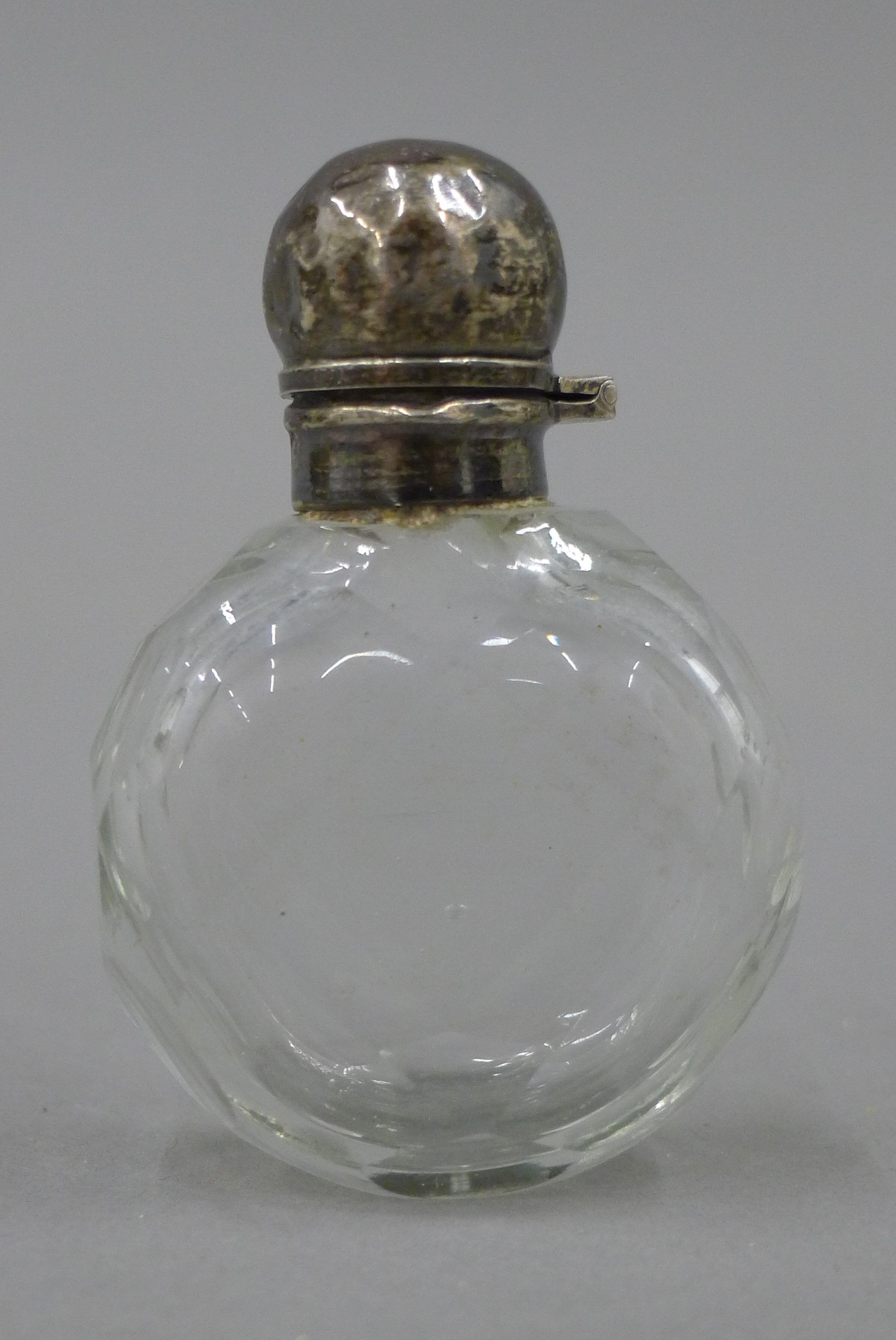 A quantity silver and silver plate topped scent bottles, dressing table jars, etc. - Image 7 of 8
