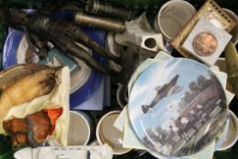 A box of miscellaneous ceramics,