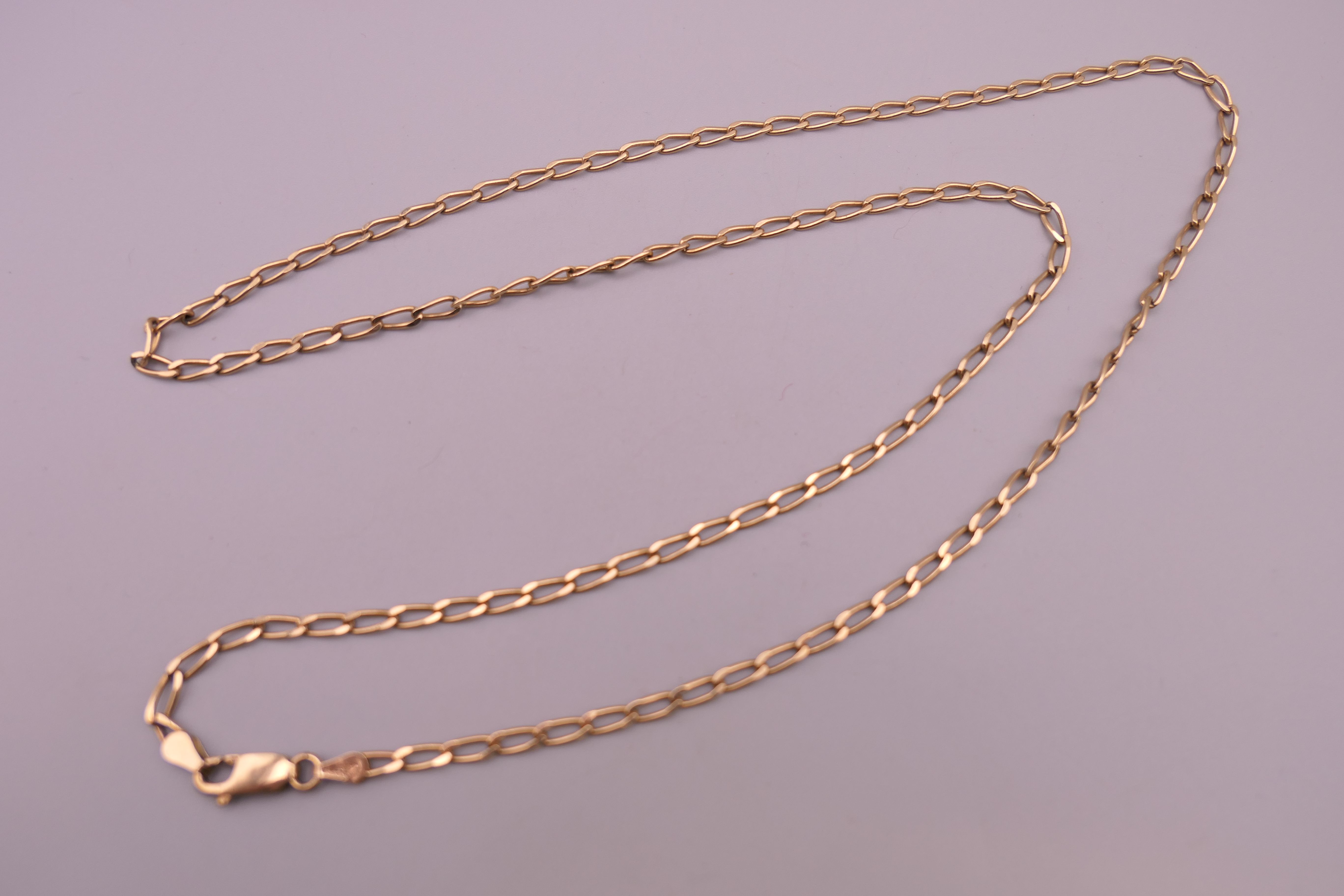 A 9 ct gold chain. 62 cm long. 8.9 grammes.