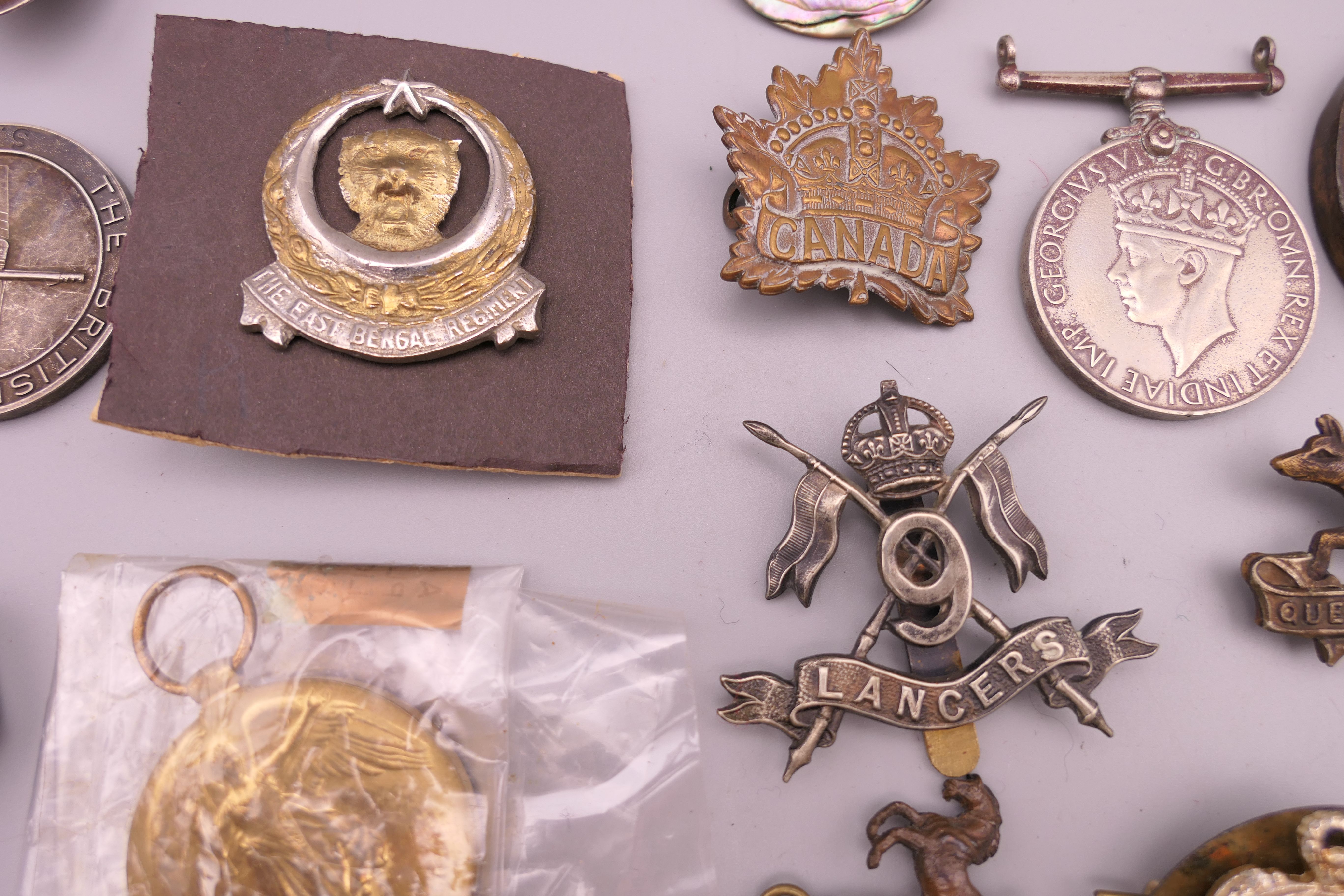 A quantity of various military medals, cap badges, coins, etc. - Image 6 of 9