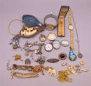 A quantity of miscellaneous jewellery,