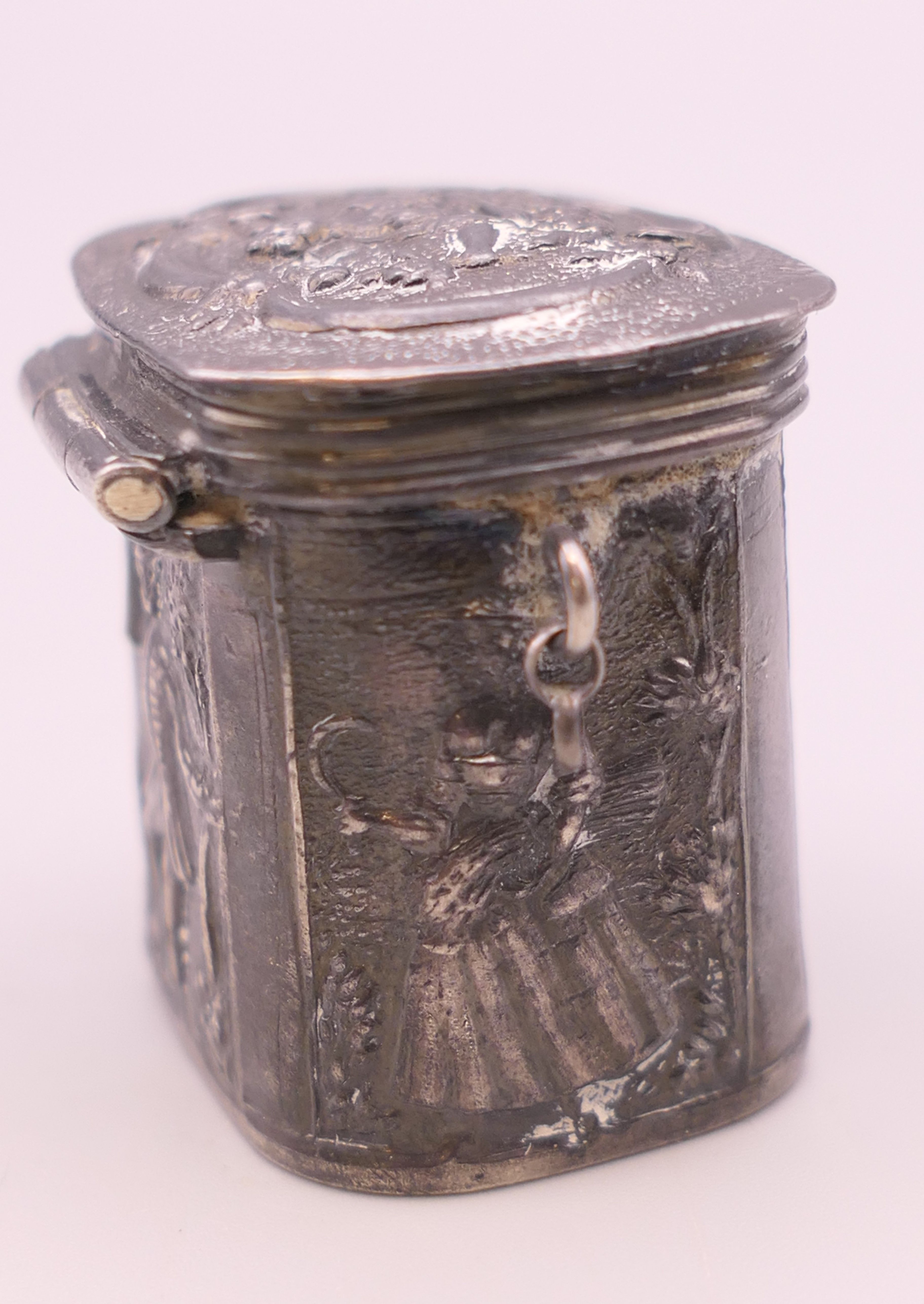 A 19th century Continental silver chatelaine box. 3 cm high. - Image 4 of 7