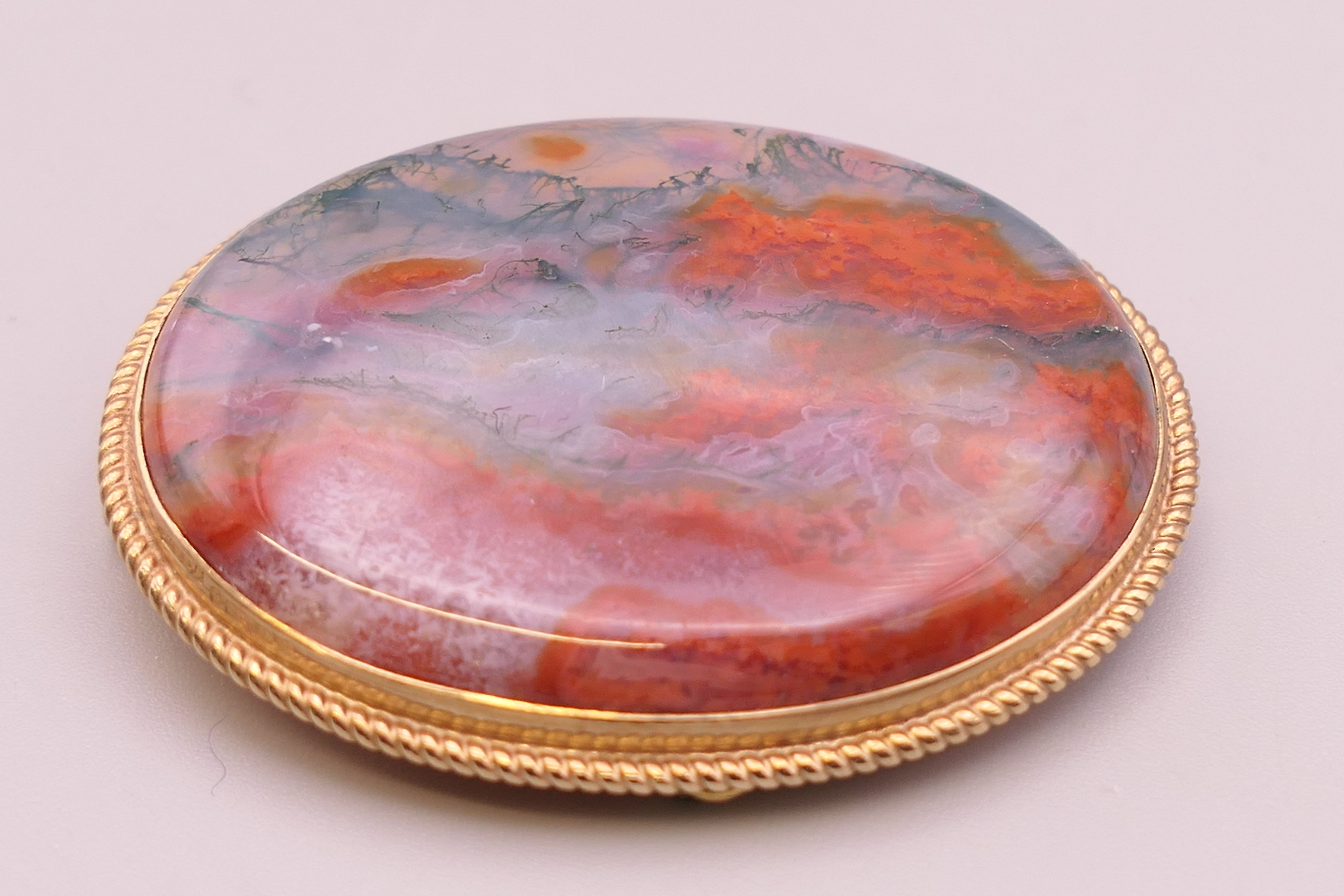 A 9 ct gold and moss agate brooch. 4.5 cm wide. - Image 2 of 4