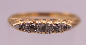 An 18 ct gold five stone diamond ring. Ring M/N. 2.8 grammes total weight.