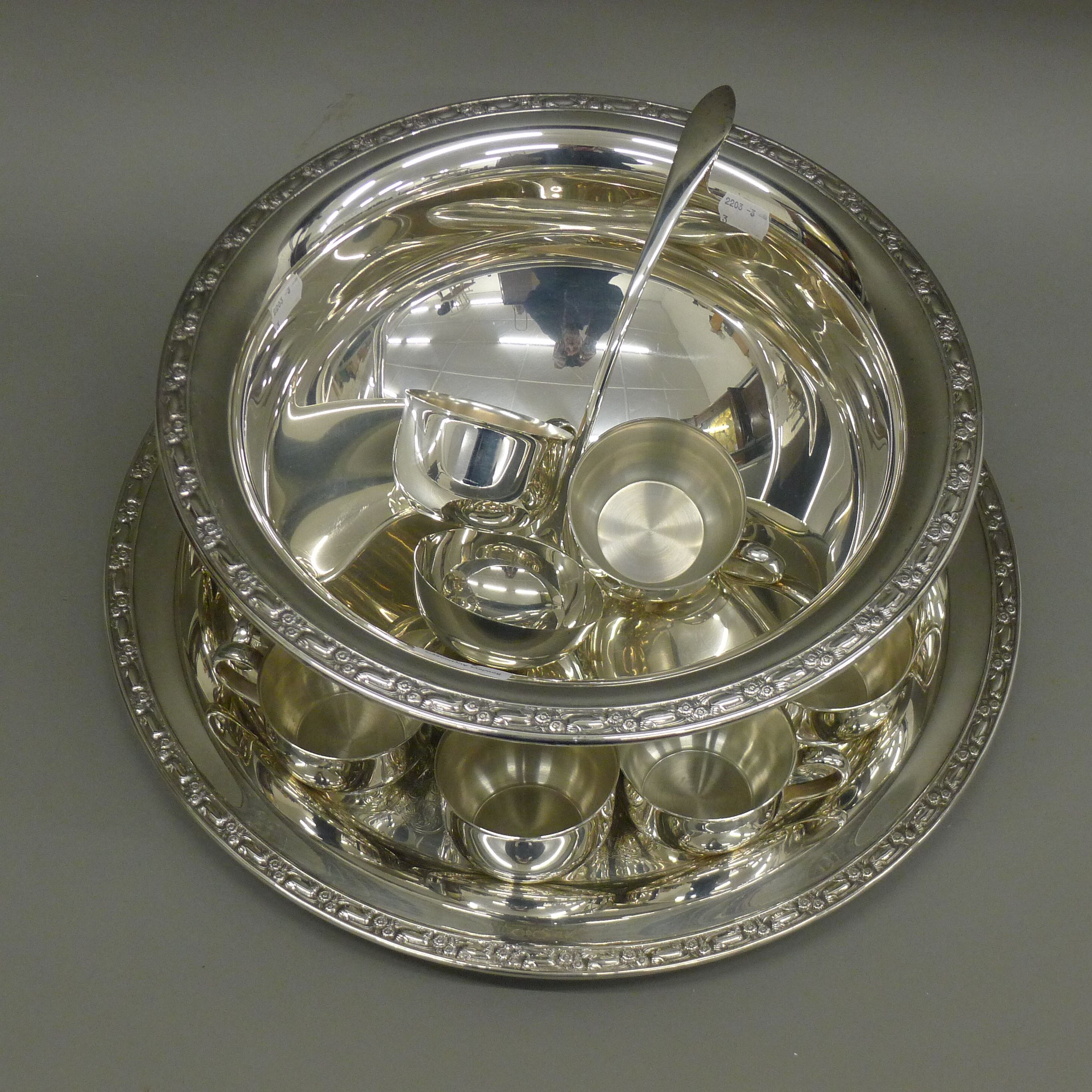 A silver plated punch set. - Image 2 of 2