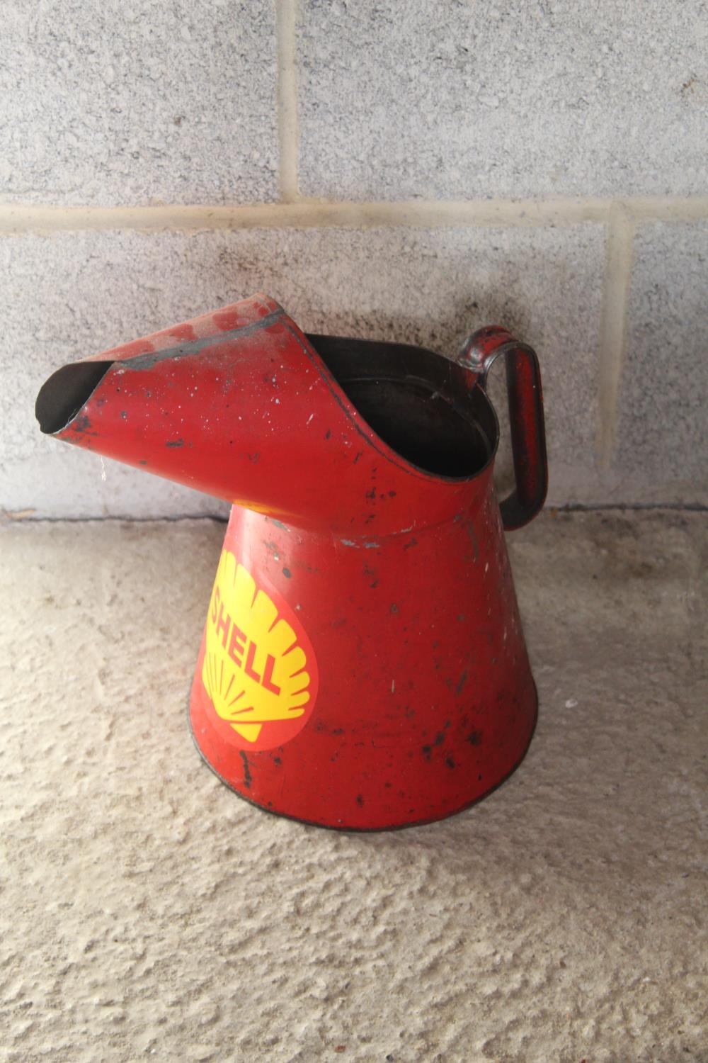 Red metal Shell oil pourer, yellow metal Shell quart oil pourer, Esso oil pourer, max H31cm (3) - Image 2 of 3