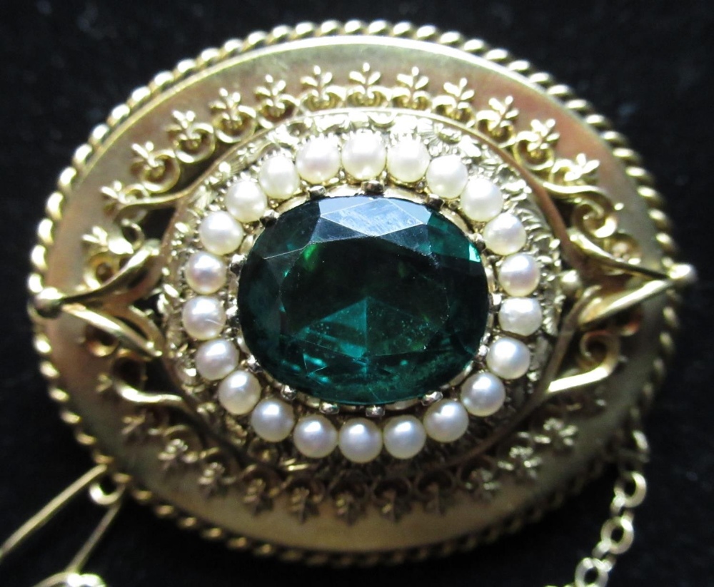 Geo.IV yellow gold oval brooch set with central oval cut green stone surrounded by halo of twenty- - Image 3 of 7