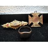Victorian hallmarked 9ct gold bar brooch with central compartment, 9ct gold signet ring and a 9ct