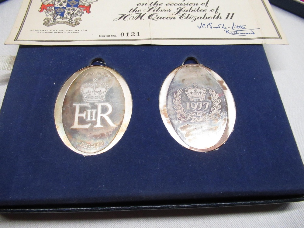 Two Elizabeth II 1977 Silver Jubilee silver proof coins, two Elizabeth II 1981 Royal Wedding - Image 2 of 2