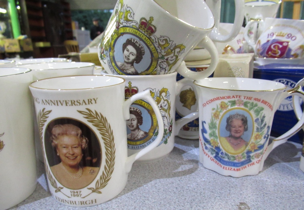 Large collection of post-Victorian Royal commemorative and other mugs (3 boxes) - Image 4 of 4