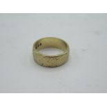 9ct yellow gold wedding band with engraved design, size N, 5.8g