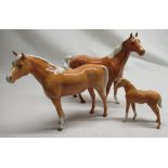 Beswick Palomino horse family group, including stallion, mare and foal (3)