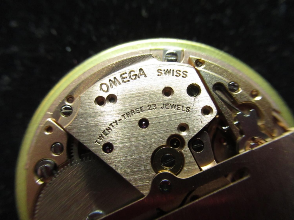 Omega automatic 9ct gold cased wrist watch with date, two piece gold case on hallmarked Milanese - Image 3 of 4