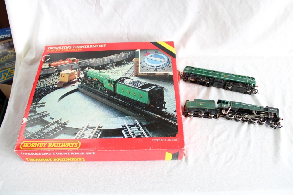 Triang R357 D5572 Diesel Locomotive, together with Hornby BR 92220 Evening Star Loco & Tender and - Image 3 of 3