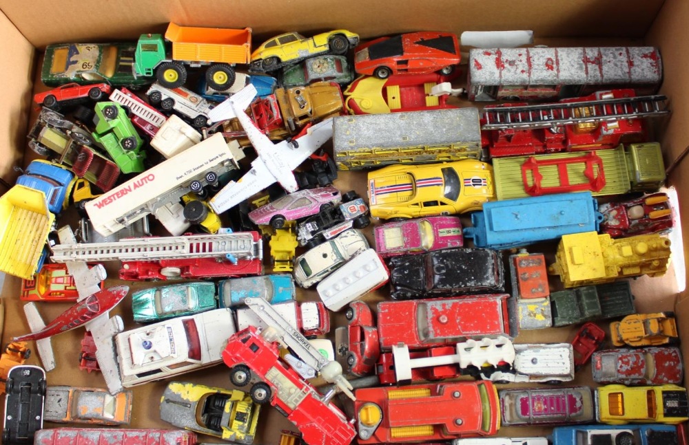 Large collection of play worn die cast model vehicles, Corgi, Dinky, Matchbox etc (5 boxes) - Image 3 of 5