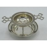 Geo.V hallmarked Sterling silver tea strainer and stand by Walker and Hall, 1920, W12.5cm, 3.2ozt