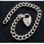 9ct yellow gold chain bracelet with heart padlock clasp, stamped 9.375, L19cm, 18.5g