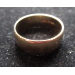 C20th hallmarked 9ct yellow gold wedding band inscribed 1848, makers mark S&W, 375, London, 1976,