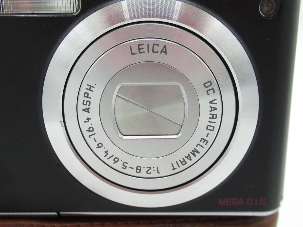 Leica C-lux 2 digital camera in black and silver, with leather case (no charger) - Image 2 of 4
