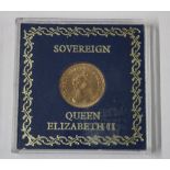 ERII 1981 gold sovereign in perspex presentation case